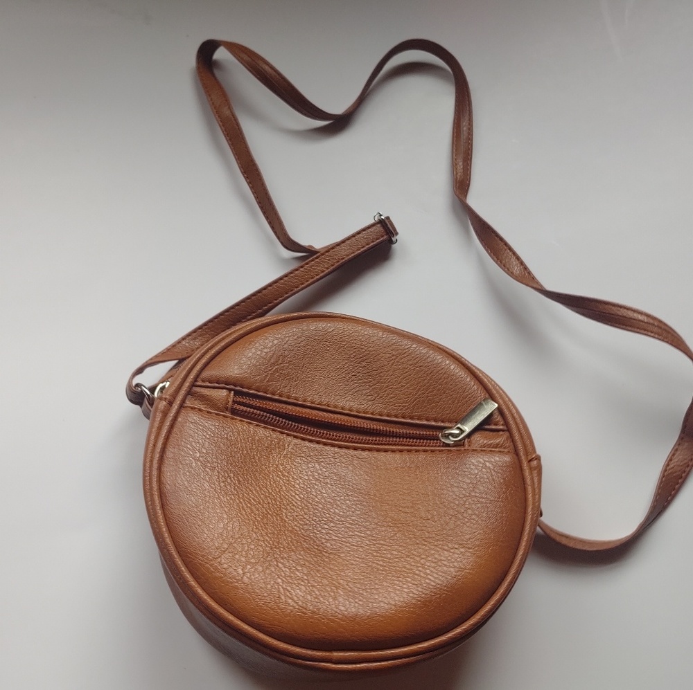 Round crossbody purse